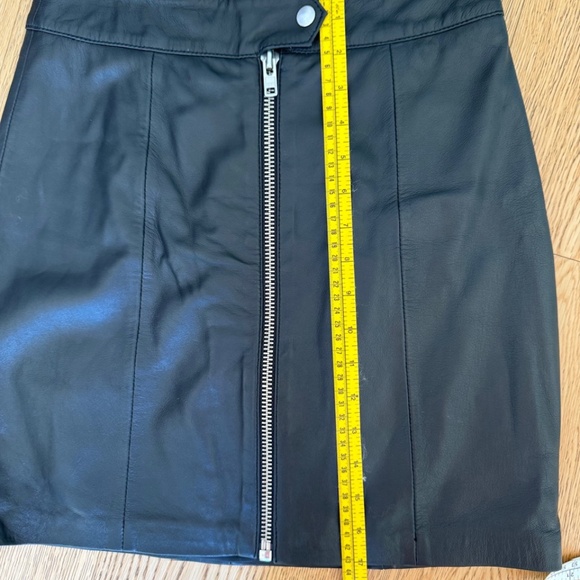 Deadwood Studios black leather miniskirt - Picture 3 of 7